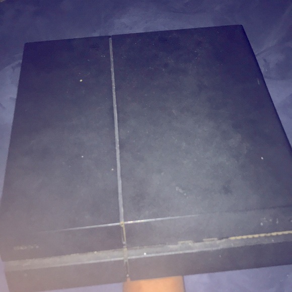 PS4 comes with controller and cords cash app me with your address and I’ll ship!